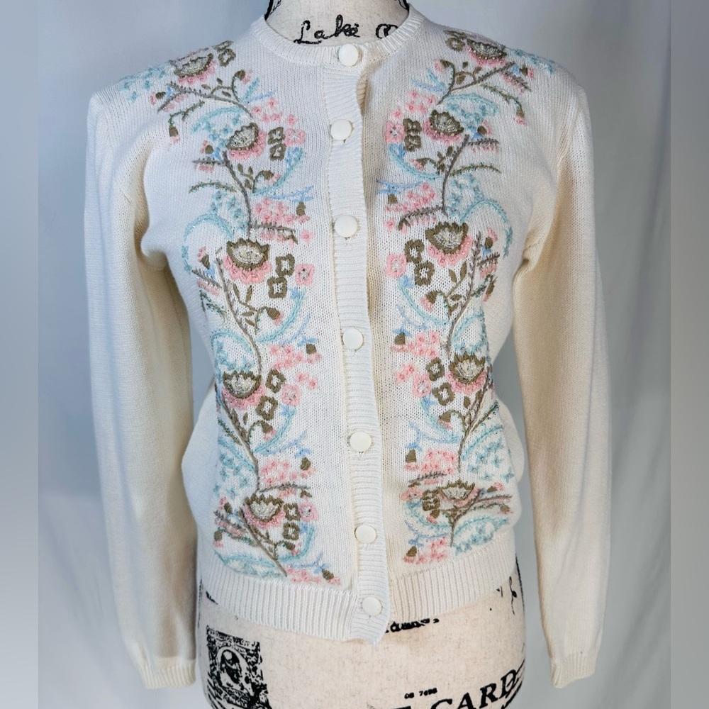 Vintage Petite Sophisticated Cottagecore floral Embroidered beaded cardigan S